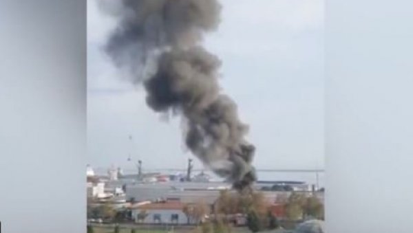 ЕКСПЛОЗИЈА У ТУРСКОЈ ЛУЦИ: Избио велики пожар у складишту нафте (ВИДЕО) ЕКСПЛОЗИЈА У ТУРСКОЈ ЛУЦИ: Избио велики пожар у складишту нафте (ВИДЕО)
