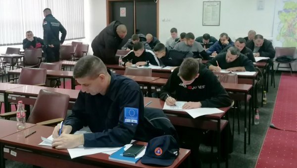 БРОЈНИЈИ У БОРБИ ПРОТИВ ВАТРЕНИХ СТИХИЈА: Добровољно ватрогасно друштво у Врњачкој Бањи добило нове чланове БРОЈНИЈИ У БОРБИ ПРОТИВ ВАТРЕНИХ СТИХИЈА: Добровољно ватрогасно друштво у Врњачкој Бањи добило нове чланове