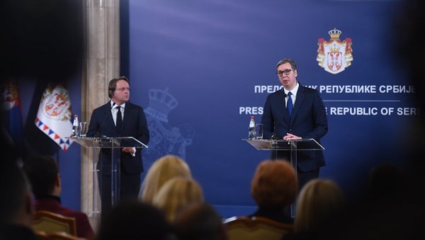 ЈАСНА ПОРУКА ПРЕДСЕДНИКА: Нема заобилажења санкција Русији преко територије Србије - нама није потребан екстрапрофит ЈАСНА ПОРУКА ПРЕДСЕДНИКА: Нема заобилажења санкција Русији преко територије Србије - нама није потребан екстрапрофит