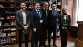 BUDUĆNOST RAZVOJA ZEMLJE: Ministar Ružić u Poljopriverednoj školi u Futogu BUDUĆNOST RAZVOJA ZEMLJE: Ministar Ružić u Poljopriverednoj školi u Futogu