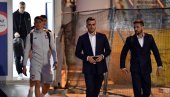 ОРЛОВИ СТИГЛИ КУЋИ: Фудбалери Србије се вратили са Мундијала у Катару (ФОТО) ОРЛОВИ СТИГЛИ КУЋИ: Фудбалери Србије се вратили са Мундијала у Катару (ФОТО)