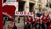 ОРУЖЈЕ ДОЛЕ, ПЛАТЕ ВИШЕ: Масовни протести у Риму против слања оружја Кијеву (ВИДЕО) ОРУЖЈЕ ДОЛЕ, ПЛАТЕ ВИШЕ: Масовни протести у Риму против слања оружја Кијеву (ВИДЕО)