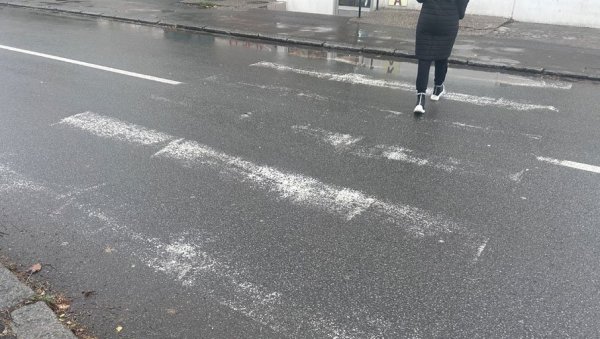 БОДУ ОЧИ ИЗБЛЕДЕЛИ ПЕШАЧКИ ПРЕЛАЗИ: Путевима Београда стигло 256 захтева грађана због ознака на саобраћајницама БОДУ ОЧИ ИЗБЛЕДЕЛИ ПЕШАЧКИ ПРЕЛАЗИ: Путевима Београда стигло 256 захтева грађана због ознака на саобраћајницама