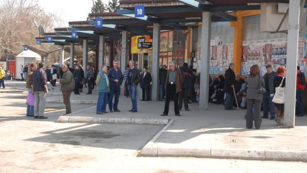 КРАЉЕВЧАНИ ОЦЕЊУЈУ ПРЕВОЗНИКЕ Анкета о квалитету јавног превоза у граду на Ибру КРАЉЕВЧАНИ ОЦЕЊУЈУ ПРЕВОЗНИКЕ Анкета о квалитету јавног превоза у граду на Ибру