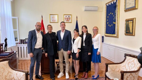 КИКИНДА ГРАД СА НАЈВИШЕ МЕРА О БРИЗИ О ПОРОДИЦИ: Улаже се у вртиће и школе, помаже породиљама КИКИНДА ГРАД СА НАЈВИШЕ МЕРА О БРИЗИ О ПОРОДИЦИ: Улаже се у вртиће и школе, помаже породиљама