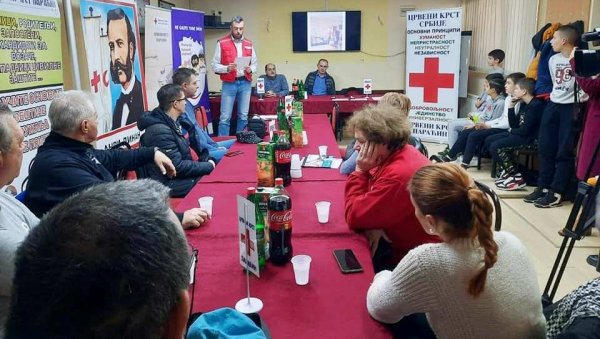 МАЛА СВЕЧАНОСТ ЗА ВЕЛИКА СРЦА: Црвени крст у Параћину обележио Светски дан волонтера (ФОТО) МАЛА СВЕЧАНОСТ ЗА ВЕЛИКА СРЦА: Црвени крст у Параћину обележио Светски дан волонтера (ФОТО)