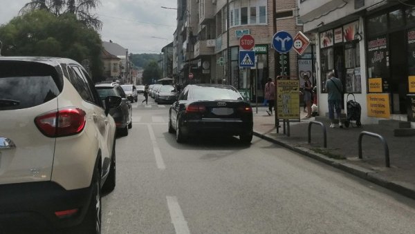 У ПОРАСТУ ГРАДСКИ ПРИХОДИ: У Лозници разматрали буџет за првих девет месеци ове године У ПОРАСТУ ГРАДСКИ ПРИХОДИ: У Лозници разматрали буџет за првих девет месеци ове године