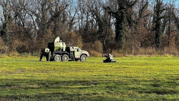 МИНИСТАР ОДБРАНЕ СА ПРЕДСЕДНИКОМ У НИКИНЦИМА Вучевић: Одушевиле су нас наше “птице”- дронови који су испуниле све задатке МИНИСТАР ОДБРАНЕ СА ПРЕДСЕДНИКОМ У НИКИНЦИМА Вучевић: Одушевиле су нас наше “птице”- дронови који су испуниле све задатке