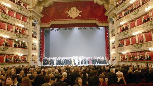 НА ПРЕМИЈЕРИ ГОДУНОВА И УРСУЛА ФОН ДЕР ЛАЈЕН: Упркос украјинском противљењу, руска опера ипак на репертоару Миланске скале НА ПРЕМИЈЕРИ ГОДУНОВА И УРСУЛА ФОН ДЕР ЛАЈЕН: Упркос украјинском противљењу, руска опера ипак на репертоару Миланске скале