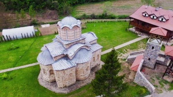 ЗАДУЖБИНА ПАТРИЈАРХА, БИСЕР МОРАВСКЕ АРХИТЕКТУРЕ: Прелепи манастир Дренча код Александровца чува гробове ктитора (ФОТО) ЗАДУЖБИНА ПАТРИЈАРХА, БИСЕР МОРАВСКЕ АРХИТЕКТУРЕ: Прелепи манастир Дренча код Александровца чува гробове ктитора (ФОТО)