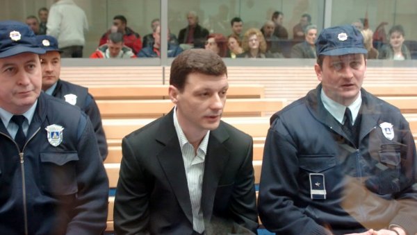 БАГЗИ ДАНАС ПРЕД СУДОМ: Сведочио о првој отмици Земунаца - плен је био 100.000 марака и 4 кг златног накита БАГЗИ ДАНАС ПРЕД СУДОМ: Сведочио о првој отмици Земунаца - плен је био 100.000 марака и 4 кг златног накита