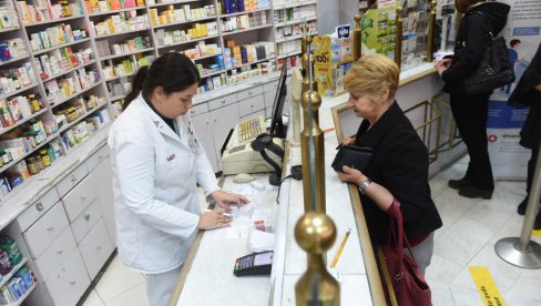SAMO TABLETE KOJE IMAJU CRTU MOGU DA SE DELE: Unosite li pravu dozu leka ako lomite pilule? SAMO TABLETE KOJE IMAJU CRTU MOGU DA SE DELE: Unosite li pravu dozu leka ako lomite pilule?