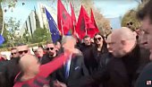 BERIŠA NAPADNUT NA PROTESTU U TIRANI: Dobio udarac pesnicom u glavu BERIŠA NAPADNUT NA PROTESTU U TIRANI: Dobio udarac pesnicom u glavu