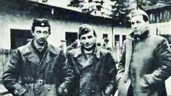 СЛОВЕНЦИ ОДБИЈАЈУ ДА СЕ БОРЕ ИЗВАН СВОЈИХ ГРАНИЦА: Страх Тита и партије од већинског народа СЛОВЕНЦИ ОДБИЈАЈУ ДА СЕ БОРЕ ИЗВАН СВОЈИХ ГРАНИЦА: Страх Тита и партије од већинског народа