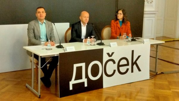 ДОЧЕК ЗА КРАЈ ГОДИНЕ: У Новом Саду задовољни програмима које су ове године организовали као Европска престоница културе ДОЧЕК ЗА КРАЈ ГОДИНЕ: У Новом Саду задовољни програмима које су ове године организовали као Европска престоница културе