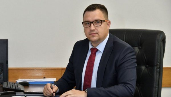 ЛУЧИЋ ОСУМЊИЧЕН ДА ЈЕ ЗАПОШЉАВАО И ПУТОВАО МИМО ЗАКОНА? Детаљи хапшења министра за људска права и избеглице БиХ ЛУЧИЋ ОСУМЊИЧЕН ДА ЈЕ ЗАПОШЉАВАО И ПУТОВАО МИМО ЗАКОНА? Детаљи хапшења министра за људска права и избеглице БиХ
