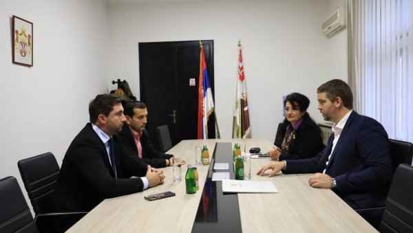 ПОМОЋ НАЈМЛАЂИМА ИЗ РИЗИЧНИХ ГРУПА: Делегација Бијељине у посети Крагујевцу ПОМОЋ НАЈМЛАЂИМА ИЗ РИЗИЧНИХ ГРУПА: Делегација Бијељине у посети Крагујевцу
