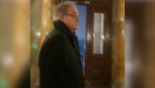 ХОЋЕШ ШАМАРЧИНУ: Лутовац претио посланицима на излазу из Скупштине (ВИДЕО) ХОЋЕШ ШАМАРЧИНУ: Лутовац претио посланицима на излазу из Скупштине (ВИДЕО)