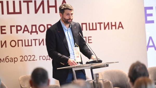 ШАПИЋ ПОЗДРАВИО УЧЕСНИКЕ СКГО: Решени смо да стално јачамо квалитет рада наших јавних институција ШАПИЋ ПОЗДРАВИО УЧЕСНИКЕ СКГО: Решени смо да стално јачамо квалитет рада наших јавних институција