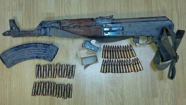 СУЂЕЊЕ ЗА АУТОМАТСКУ ПУШКУ НА НОВОМ БЕОГРАДУ: Окривљени рекао да су у торби спортске ствари СУЂЕЊЕ ЗА АУТОМАТСКУ ПУШКУ НА НОВОМ БЕОГРАДУ: Окривљени рекао да су у торби спортске ствари
