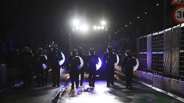 БРИСЕЛ КАО ДА ЈЕ У РАТУ: Мароко избацио Шпанију са Светског првенства, а Мароканци направили хаос у престоници Европске Уније (ФОТО/ВИДЕО) БРИСЕЛ КАО ДА ЈЕ У РАТУ: Мароко избацио Шпанију са Светског првенства, а Мароканци направили хаос у престоници Европске Уније (ФОТО/ВИДЕО)