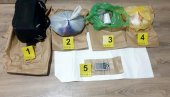 ЗАПЛЕНА МАРИХУАНЕ У КРУШЕВЦУ: Ухапшеном мушкарцу пронашли дрогу у стану (ФОТО) ЗАПЛЕНА МАРИХУАНЕ У КРУШЕВЦУ: Ухапшеном мушкарцу пронашли дрогу у стану (ФОТО)