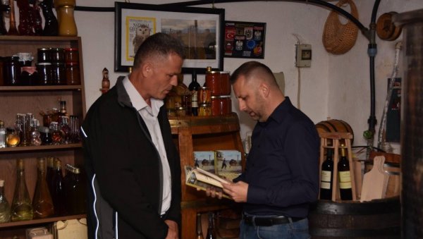НИЈЕ КУРТИЈУ ПРОБЛЕМ ВИНО: Одлучност Петровића и других Срба да живе а својим огњиштима тишти њега НИЈЕ КУРТИЈУ ПРОБЛЕМ ВИНО: Одлучност Петровића и других Срба да живе а својим огњиштима тишти њега