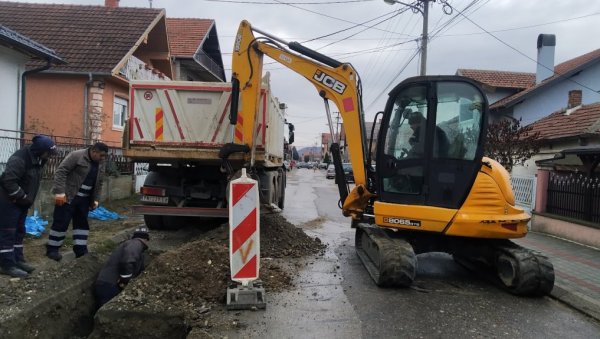 ЗАМЕНА АЗБЕСТНИХ ВОДОВОДНИХ ЦЕВИ: У Параћину завршена реконструкција мреже у још једној улици ЗАМЕНА АЗБЕСТНИХ ВОДОВОДНИХ ЦЕВИ: У Параћину завршена реконструкција мреже у још једној улици
