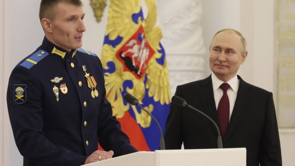 ПУТИН НЕ ЈУРИ БЕГУНЦЕ, ВЕЋ ОДЛИКУЈЕ ХЕРОЈЕ: Руси љути на милијардере који су побегли ПУТИН НЕ ЈУРИ БЕГУНЦЕ, ВЕЋ ОДЛИКУЈЕ ХЕРОЈЕ: Руси љути на милијардере који су побегли