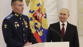PUTIN NE JURI BEGUNCE, VEĆ ODLIKUJE HEROJE: Rusi ljuti na milijardere koji su pobegli PUTIN NE JURI BEGUNCE, VEĆ ODLIKUJE HEROJE: Rusi ljuti na milijardere koji su pobegli