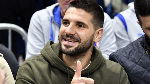 POSEBNA PODRŠKA ZA PARTIZAN: Aleksandar Mitrović bodri crno-bele protiv Cedevita Olimpije (VIDEO) POSEBNA PODRŠKA ZA PARTIZAN: Aleksandar Mitrović bodri crno-bele protiv Cedevita Olimpije (VIDEO)