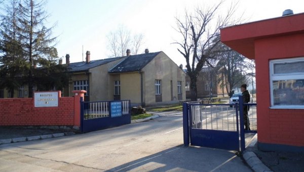 СА ВОЈСКОМ СЕ У ГРАД И ЖИВОТ ВРАЋА: Пирот и околна села у протекле две деценије напустило чак 18.000 становника СА ВОЈСКОМ СЕ У ГРАД И ЖИВОТ ВРАЋА: Пирот и околна села у протекле две деценије напустило чак 18.000 становника