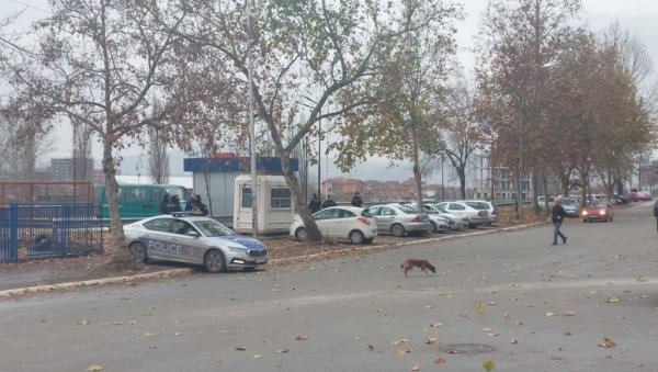 СИРЕНЕ У КОСОВСКОЈ МИТРОВИЦИ И ЗВЕЧАНУ: У прекиду интернет и мобилна мрежа СИРЕНЕ У КОСОВСКОЈ МИТРОВИЦИ И ЗВЕЧАНУ: У прекиду интернет и мобилна мрежа