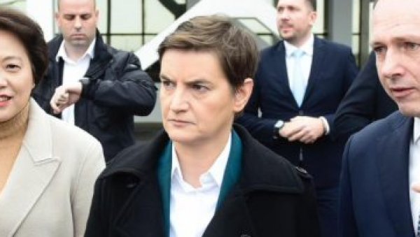 БЛИЗУ СМО ОДЛУКЕ О ПОВРАТКУ НАШИХ СНАГА НА КиМ: Премијерка о Куртијевом терору - Наоружани упадају у вртиће док деца спавају БЛИЗУ СМО ОДЛУКЕ О ПОВРАТКУ НАШИХ СНАГА НА КиМ: Премијерка о Куртијевом терору - Наоружани упадају у вртиће док деца спавају