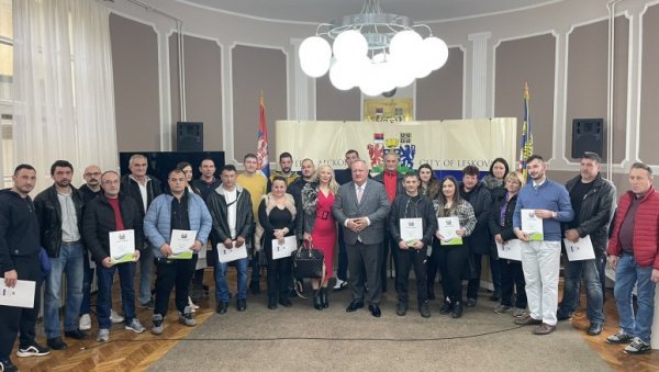ПОДРШКА САМОЗАПОШЉАВАЊУ: У Лесковцу 35 особа почиње сопствени посао ПОДРШКА САМОЗАПОШЉАВАЊУ: У Лесковцу 35 особа почиње сопствени посао