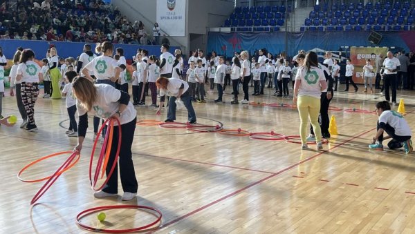 СВИ КАО ЈЕДАН: Девете Инклузивне игре без граница одржане у Зрењанину (ФОТО) СВИ КАО ЈЕДАН: Девете Инклузивне игре без граница одржане у Зрењанину (ФОТО)