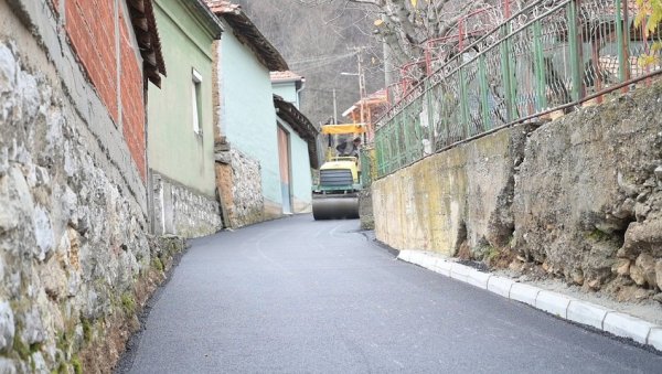 ТАЧКА НА ОВОГОДИШЊЕ АСФАЛТИРАЊЕ:У Пироту окончана сезона радова на путевима ТАЧКА НА ОВОГОДИШЊЕ АСФАЛТИРАЊЕ:У Пироту окончана сезона радова на путевима