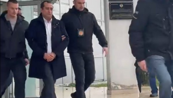ТУЖИЛАЦ БИО ЧУВАР КАВЧАНА Чађеновић: Завршио сам да га не хапсе Кашћелан: Браво. Ђе би с њим у затвор онаквим, не дај Боже ТУЖИЛАЦ БИО ЧУВАР КАВЧАНА Чађеновић: Завршио сам да га не хапсе Кашћелан: Браво. Ђе би с њим у затвор онаквим, не дај Боже