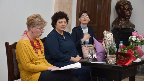 ДИНАМИКА ПОСТОЈАЊА У 29 ПЕСАМА: У Кикинди представљена нова књига Драгане Даниловић (ФОТО) ДИНАМИКА ПОСТОЈАЊА У 29 ПЕСАМА: У Кикинди представљена нова књига Драгане Даниловић (ФОТО)