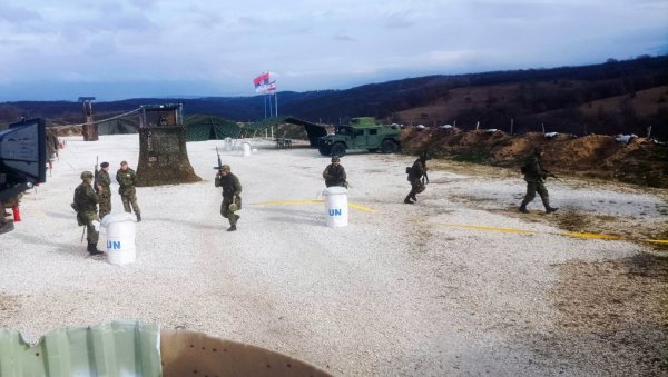 СРПСКИ ШТИТ ИЗВЕДЕН У БАЗИ ЈУГ: Погледајте кадрове са тактичке вежбе Војске Србије (ФОТО) СРПСКИ ШТИТ ИЗВЕДЕН У БАЗИ ЈУГ: Погледајте кадрове са тактичке вежбе Војске Србије (ФОТО)