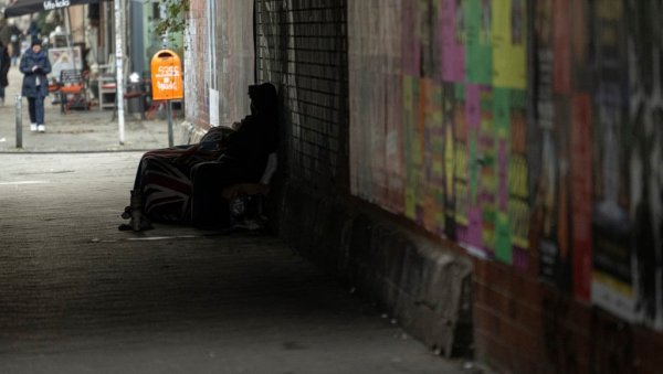 ПОРАЖАВАЈУЋИ ПОДАЦИ ЗА НЕМАЧКУ: Више од 230.000 бескућника на улицама ПОРАЖАВАЈУЋИ ПОДАЦИ ЗА НЕМАЧКУ: Више од 230.000 бескућника на улицама