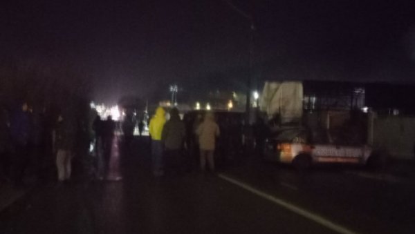 ДЕТОНАЦИЈЕ У ЗВЕЧАНУ: Одјекнуло на КиМ - дописник Новости на лицу места ДЕТОНАЦИЈЕ У ЗВЕЧАНУ: Одјекнуло на КиМ - дописник Новости на лицу места
