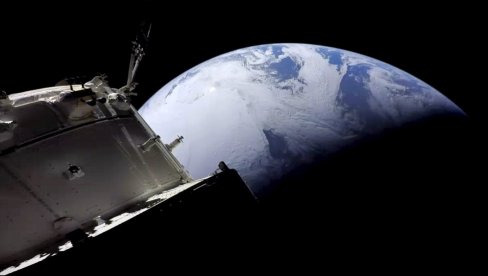 SVEMIRSKA KAPSULA ORION SE VRATILA NA ZEMLJU: Lutke simulirale posadu na putu oko Meseca (FOTO) SVEMIRSKA KAPSULA ORION SE VRATILA NA ZEMLJU: Lutke simulirale posadu na putu oko Meseca (FOTO)