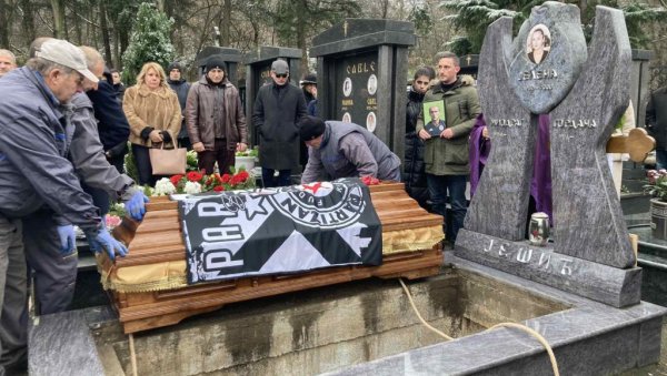 САХРАЊЕН МИОДРАГ ЈЕШИЋ: Последњи поздрав легенди Партизана САХРАЊЕН МИОДРАГ ЈЕШИЋ: Последњи поздрав легенди Партизана