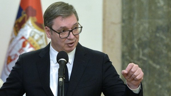 ВУЧИЋ ПОРУЧИО: Нећемо никоме дати државу Србију на тацни - ни за шта на свету ВУЧИЋ ПОРУЧИО: Нећемо никоме дати државу Србију на тацни - ни за шта на свету