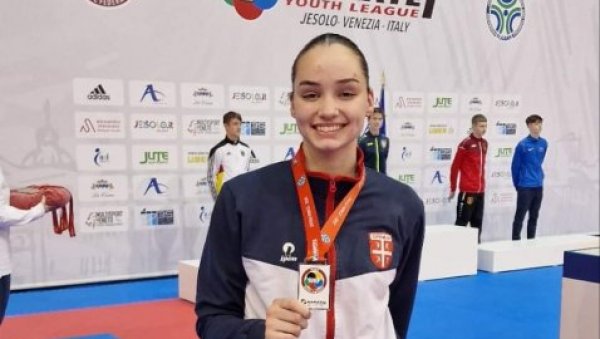 НОВА НАДА СРПСКОГ СПОРТА: Каратисткиња Дуња Рајић сребрна на Светској лиги младих у Венецији НОВА НАДА СРПСКОГ СПОРТА: Каратисткиња Дуња Рајић сребрна на Светској лиги младих у Венецији