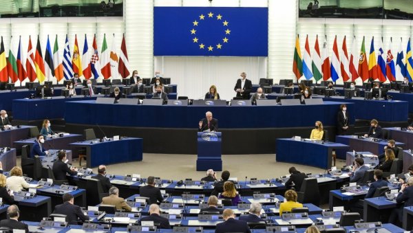 УСВОЈЕНИ АМАНДМАНИ У ЕВРОПСКОМ ПАРЛАМЕНТУ: Подржали захтев Косова за чланство у ЕУ, Србију оптужили за претњу војском?!