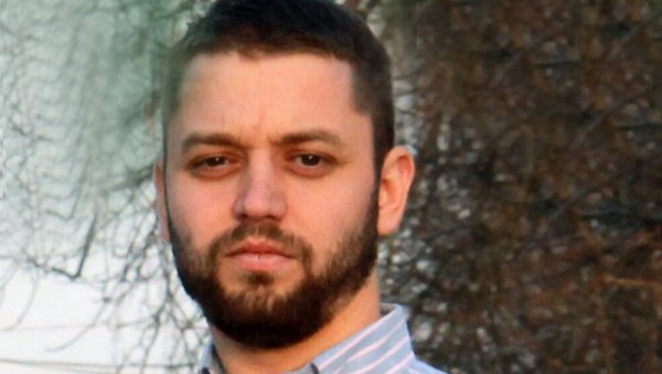 ЛАЗАРУ ЈЕ МАЈКА ДАЛА БУБРЕГ, АЛИ ЈЕ И ОН ОТКАЗАО: Младић може да се излечи, потребна му је наша помоћ ЛАЗАРУ ЈЕ МАЈКА ДАЛА БУБРЕГ, АЛИ ЈЕ И ОН ОТКАЗАО: Младић може да се излечи, потребна му је наша помоћ