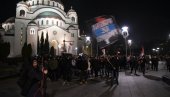 СКУП ИСПРЕД ХРАМА ЗА КОСОВО И МЕТОХИЈУ: Грађани поручили Нема предаје (ФОТО) СКУП ИСПРЕД ХРАМА ЗА КОСОВО И МЕТОХИЈУ: Грађани поручили Нема предаје (ФОТО)