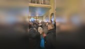ПРАВОСЛАВЦИ ИЗЛОЖЕНИ ТЕРОРУ У УКРАЈИНИ: Погледајте како нацисти тероришу вернике (ВИДЕО) ПРАВОСЛАВЦИ ИЗЛОЖЕНИ ТЕРОРУ У УКРАЈИНИ: Погледајте како нацисти тероришу вернике (ВИДЕО)